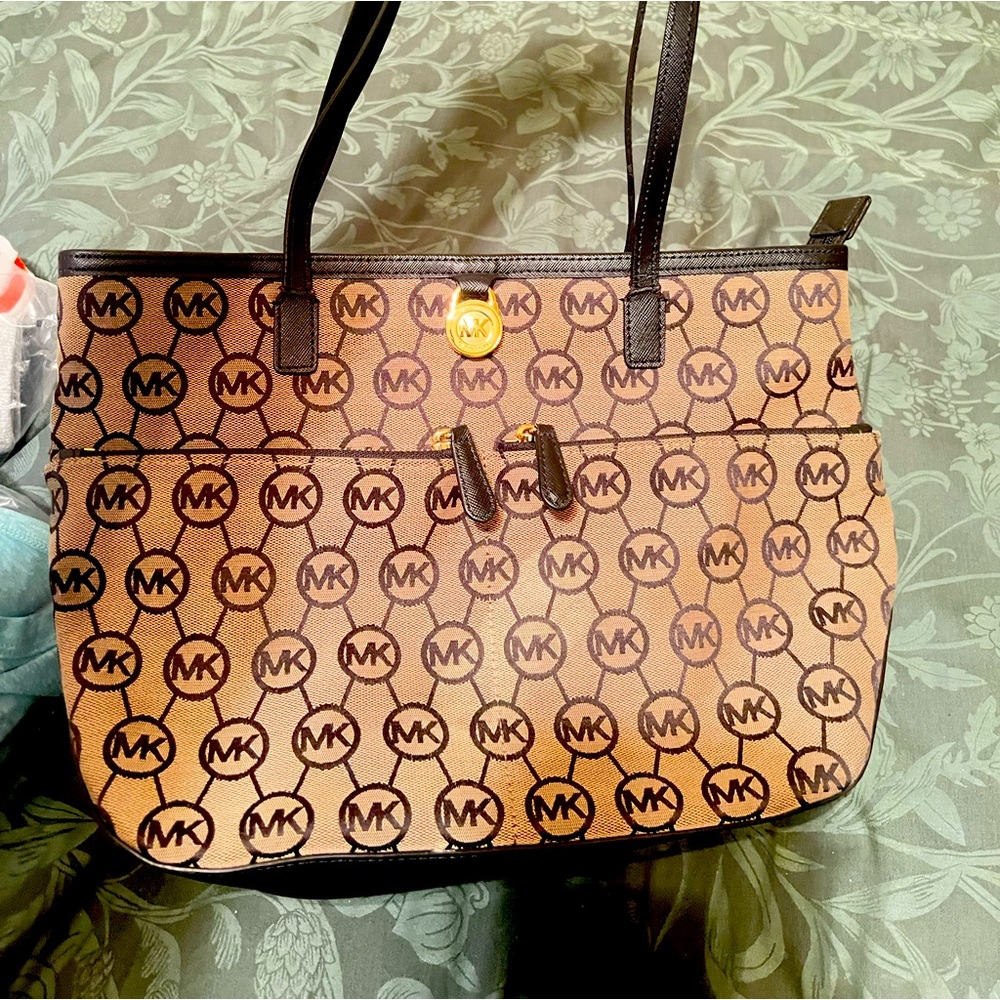Michael Kors Signature bag